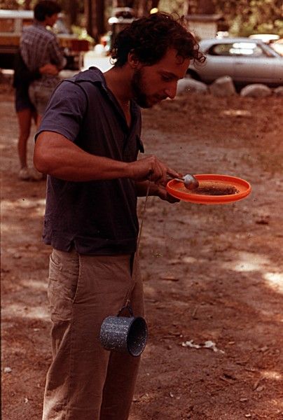 Use Frisbees as plates